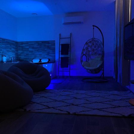 Appartement Cosy Jacuzzy Luxe Gare de Toulon Buitenkant foto