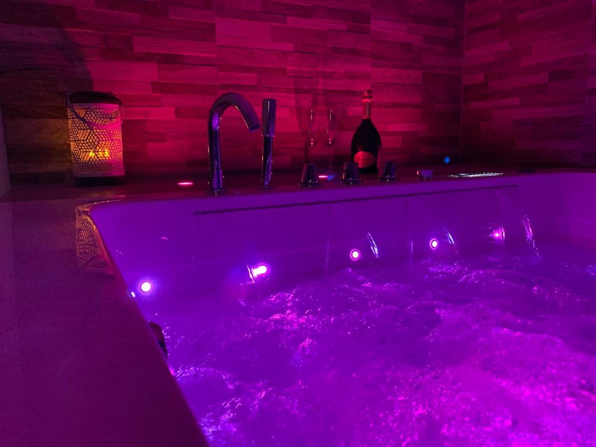 Appartement Cosy Jacuzzy Luxe Gare de Toulon Buitenkant foto