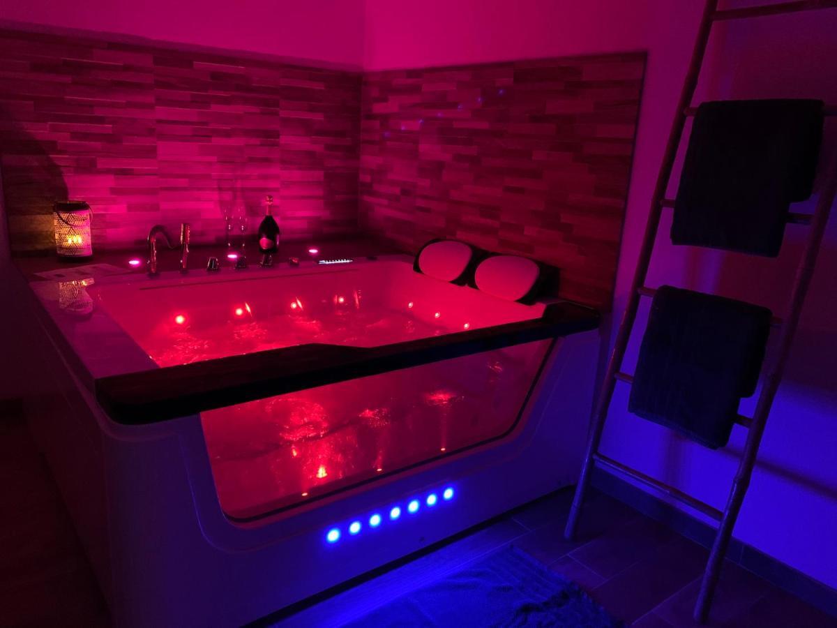 Appartement Cosy Jacuzzy Luxe Gare de Toulon Buitenkant foto